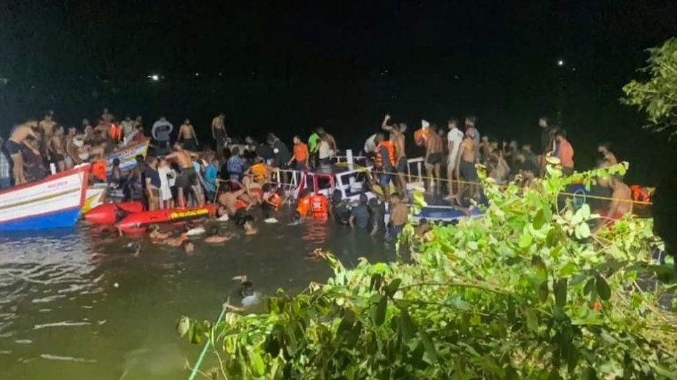 over 22 killed in a boating accident in India